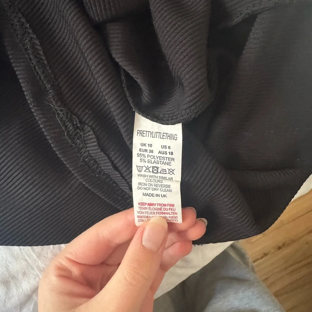 Elegant Black Women's Dress - Picture 3 of 3